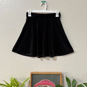 ✨4 for $15✨ Elegant Black Velvet Skirt